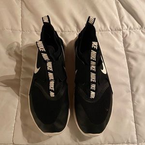 Boys Nike Flex Runner shoes Size 6 - EUC